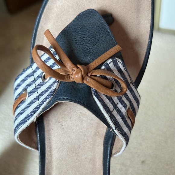 Navy blue and white striped flip flops sandals with bows women’s size 8.5 - Picture 4 of 10